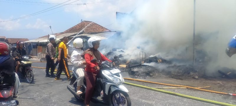 Caption : Lokasi gudang dus yang terbakar di Banyuresmi