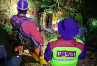 Caption : Lokasi Elf masuk jurang sedalam 50 meter