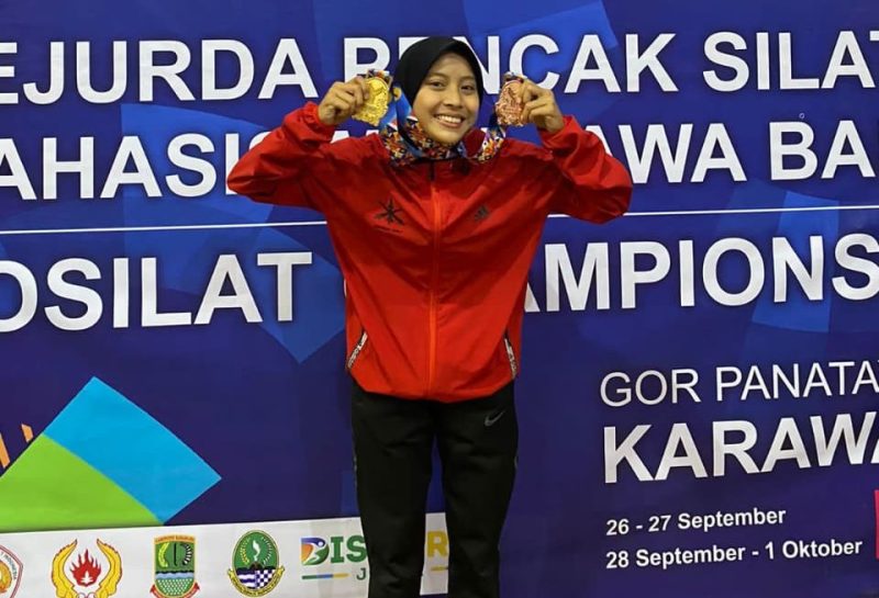 Caption : Rd Ismi Nurcahyani mahasiswa IPI Garut yang raih kemenangan di ajang Kejurda Pencak Silat Jawa Barat
