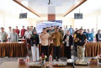 Wakil Bupati Garut, dr. Helmi Budiman, membuka resmi acara Pelatihan Pemandu Wisata Buatan yang diadakan oleh Dinas Pariwisata dan Kebudayaan (Disparbud) Kabupaten Garut. Acara berlangsung di Ballroom Hotel Cahaya Villa's, Jalan Cipanas Baru, Kecamatan Tarogong Kaler, Kabupaten Garut, Selasa (24/10/2023).
