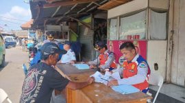 Dinas Perhubungan (Dishub) Kabupaten Garut melakukan pengecekan KIR angkutan umum di Terminal Guntur, Kecamatan Tarogong Kidul, Kabupaten Garut,  Jum'at (27/10/2023).
