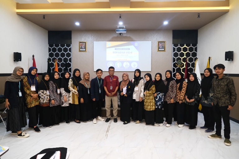 
Melalui Sub Koordinator (Subkor) Kemitraan Informasi Publik Diskominfo Kabupaten Garut, Yanyan Agus Supianto, pemaparan ini disampaikan dalam acara Sharing Session Rekabar (Rekrutmen Anggota Baru) ke-1 UKM Jurnalistik STAIM Masa Bakti 2023-2024.
