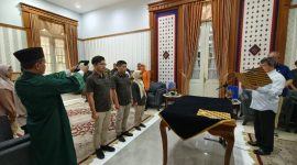 Bupati Garut, Rudy Gunawan mengangkat 3 Pegawai Negeri Sipil (PNS) dalam Jabatan Fungsional Pengelola Pengadaan Barang/Jasa