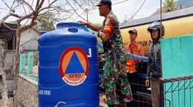 Caption : BPBD Garut salurkan air bersih