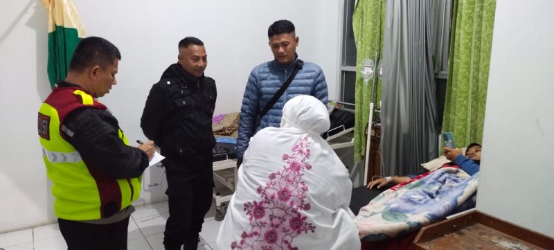 Caption : Korban keracunan sate jebred yang sedang di rawat