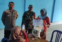 Polsek Cisompet Polres Garut lakukan monitoring penyaluran bantuan cadangan pangan pemerintah tahun 2023 untuk warga Desa Depok Kecamatan Cisompet Kabupaten Garut. Rabu (11/10/2023).
