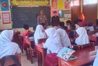 Kapolres Garut AKBP Rohman Yonky Dilatha, S.I.K, M.Si, menginstruksikan seluruh personil Polres Garut beserta Polsek jajaran untuk melaksanakan program Polres Garut Police Goes To School. Rabu (11/10/2023).