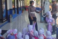 Dalam rangka pembinaan dan penyuluhan tentang Kepolisian kepada anak-anak atau generasi muda, Polres Garut terjun langsung berikan pembinaan penyuluhan kepada masyarakat khususnya anak-anak. Rabu (11/10/2023).
