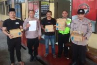 Menindaklanjuti aduan dari masyarakat tentang penjualan alkohol tanpa izin, Polsek Karangpawitan bergegas menuju lokasi.Kapolsek Karangpawitan Polres Garut AKP Nurdin Jaelani bersama anggota Polsek Karangpawitan  melaksanakan pemeriksaan dan penggeledahan ke salah satu rumah kontrakan di Kampung Koropeak Kaler Kelurahan Suci Kaler Kecamatan Karangpawitan Kabupaten Garut. Rabu (11/10/2023).
