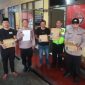 Menindaklanjuti aduan dari masyarakat tentang penjualan alkohol tanpa izin, Polsek Karangpawitan bergegas menuju lokasi.Kapolsek Karangpawitan Polres Garut AKP Nurdin Jaelani bersama anggota Polsek Karangpawitan  melaksanakan pemeriksaan dan penggeledahan ke salah satu rumah kontrakan di Kampung Koropeak Kaler Kelurahan Suci Kaler Kecamatan Karangpawitan Kabupaten Garut. Rabu (11/10/2023).