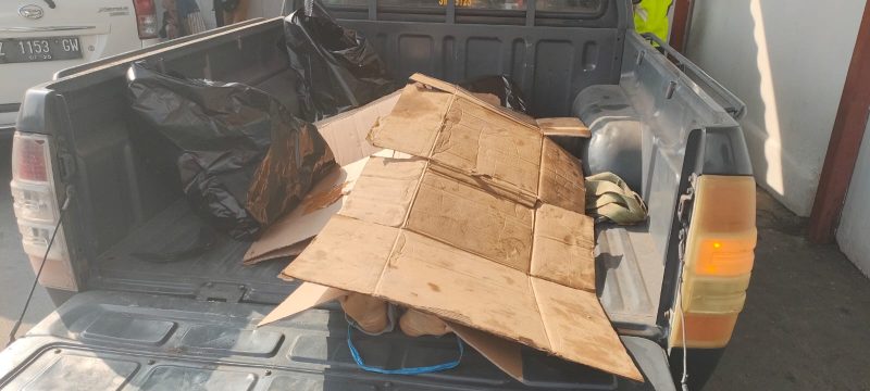 Polsek Limbangan Polres Garut mengkonfirmasi bahwa telah terjadi kecelakaan di Jalan raya Limbangan tepatnya di Kampung Pasar Heubeul Desa Limbangan Tengah Kecamatan Bl. Limbangan Kabupaten Garut. Jum’at (13/10/2023).
