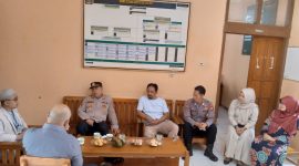 Kapolres Garut AKBP Rohman Yonky Dilatha, S.I.K, M.Si, menginstruksikan seluruh personil Polres Garut beserta Polsek jajaran untuk melaksanakan program Polres Garut Police Goes To School. Jum’at(13/10/2023).                
