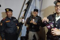 Menindaklanjuti adanya laporan dari masyarakat, Sat Samapta Polres Garut melaksanakan kegiatan Razia Miras. Sabtu (14/10/2023) Malam.
