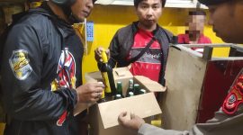 Setelah beberapa waktu lalu Polsek Tarogong Kidul Polres Garut mengamankan 2.000 lebih botol miras, kali ini kembali melaksanakan kegiatan Razia. Sabtu (14/10/2023).
