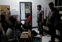 Sekitar pukul 23.00 WIB, Kanit Reskrim Polsek Leles bersama anggota anggota Polsek Leles melaksanakan  patroli ke Jl. Raya Leles Tutugan Hoga, Jalan baru Leles galian MPN, dan Jalan baru Leles Kampung Belengur Desa Margaluyu Kecamatan Leles Kabupaten Garut. Senin (16/10/2023).
