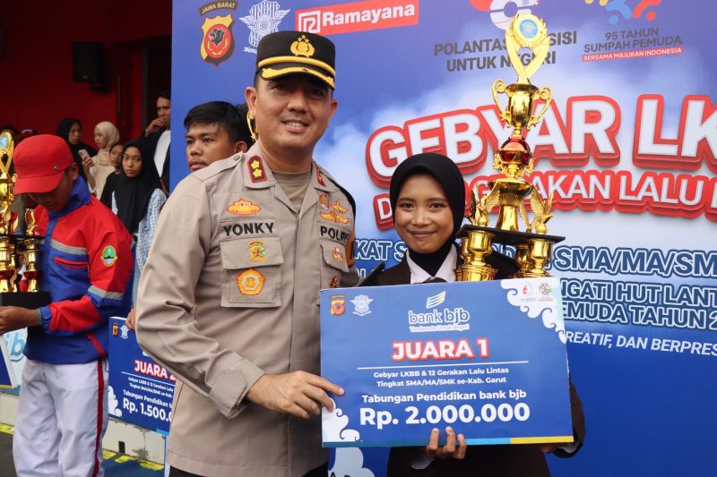Dalam rangka memperingati HUT Lantas ke-68 dan Hari Sumpah Pemuda Tahun 2023 Polres Garut menggelar lomba LKBB atau Lomba Ketangkasan Baris Berbaris. Sabtu (21/10/2023).