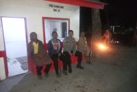 Dalam rangka pemeliharaan keamanan dan ketertiban masyarakat (kamtibmas), Polres Garut beserta Polsek jajaran melakukan pengecekan kegiatan ronda malam di wilayah hukum Polres Garut. Minggu (22/10/2023).
