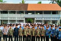 Kapolres Garut AKBP Rohman Yonky Dilatha, S.I.K, M.Si, menginstruksikan seluruh personil Polres Garut beserta Polsek jajaran untuk melaksanakan program Polres Garut Police Goes To School. Senin (23/10/2023).  