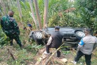 apolres Garut AKBP Rohman Yonky Dilatha, S.I.K, M.Si, melalui Kapolsek Talegong Ipda Andri Rismayandi mengkonfirmasi bahwa kendaraan mobil Toyota Avanza dengan no Pol D 1379 MI yang dikemudikan oleh Euis Juliah warga Kecamatan Buahbatu Kota Bandung mengalami kecelakaan tunggal yang memasuki jurang dengan kedalaman kurang lebih 30 meter.
