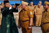 Bupati Garut, Rudy Gunawan, Senin (23/10/2023), melantik dua Pegawai Negeri Sipil (PNS) dalam jabatan Pimpinan Tinggi Pratama di lingkungan Pemerintah Kabupaten Garut. Pelantikan berlangsung di Lapangan Sekretariat Daerah Kabupaten Garut, Jalan Pembangunan, Kecamatan Tarogong Kidul, Kabupaten Garut, mengacu pada Keputusan Bupati Garut Nomor: 800.1.3.3/Kep.1047-BKD/2023.
