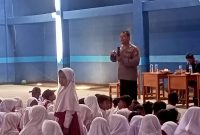 Kapolres Garut AKBP Rohman Yonky Dilatha, S.I.K, M.Si, menginstruksikan seluruh personil Polres Garut beserta Polsek jajaran untuk melaksanakan program Polres Garut Police Goes To School. Selasa (24/10/2023).