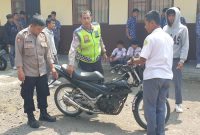 Dalam rangka pemeliharaan kamtibmas dan menciptakan situasi keamanan dan ketertiban masyarakat yang kondusif.  Polsek Tarogong Kidul Polres Garut melaksanakan operasi penertiban knalpot bising di Wilayah hukum Polres Garut. Rabu (25/10/2023).
