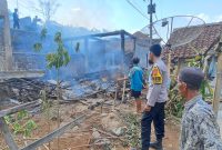 Kembali sijago merah beraksi, kini ia menghanguskan salah satu rumah warga Kampung Kadulumpeng Karya Karya Desa Wangunjaya Kecamatan Banjarwangi Kabupaten Garut.
