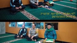Anggota Bhabinkamtibmas dari Polsek Wanaraja, yang berada di bawah naungan Polres Garut, melaksanakan kegiatan Safari Subuh pada hari Minggu, 29 Oktober 2023. Kegiatan ini berlangsung di Masjid Jami Assalafiyah, Kp. Kudang, Desa Wanajaya, Kecamatan Wanaraja, Kabupaten Garut, dimulai sekitar pukul 04.00 WIB.
