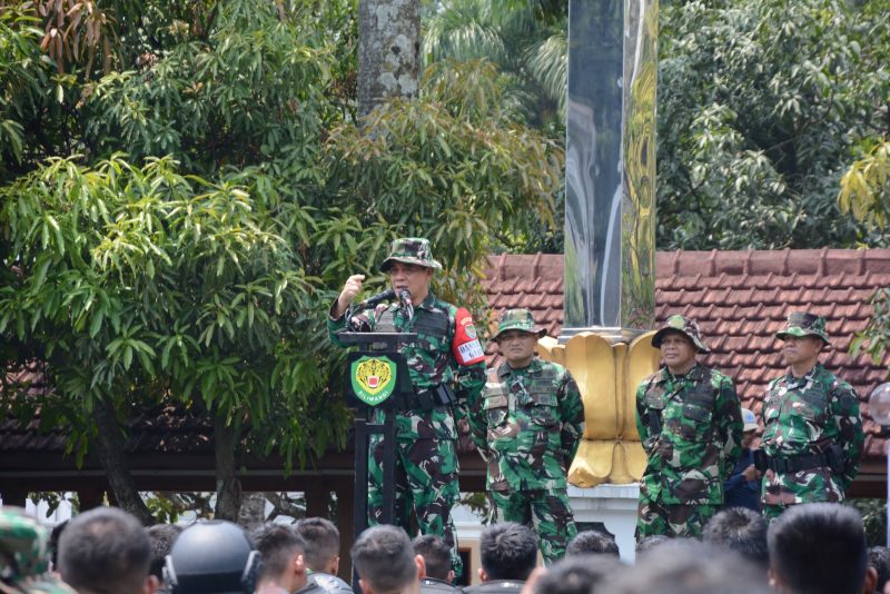 Kodam III/Slw menggelar Latihan Kesiapsiagaan Operasional (LKO) dalam penanganan konflik sosial wilayah Kota Bandung di Lapangan Makodam III/Slw Jl. Aceh No. 69, Kota Bandung, Rabu (25/10/2023).