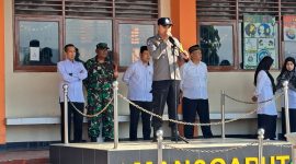 Kapolres Garut AKBP Rohman Yonky Dilatha, S.I.K, M.Si, menginstruksikan seluruh personil Polres Garut beserta Polsek jajaran untuk melaksanakan program Polres Garut Police Goes To School. Senin (30/10/2023).                           