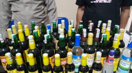 Polsek Wanaraja Polres Garut melaksanakan operasi pekat dengan sasaran minuman keras beralkohol tanpa izin dalam rangka pemeliharaan situasi kamtibmas