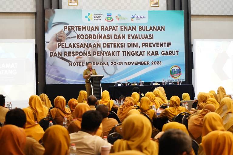 Bupati Garut, Rudy Gunawan, mengungkapkan harapannya kepada Dinas Kesehatan Kabupaten Garut terkait integrasi RSUD dr. Slamet ke dalam struktur Dinkes Garut. Pernyataan ini disampaikan saat acara Pertemuan Rapat Enam Bulanan Koordinasi dan Evaluasi Pelaksanaan