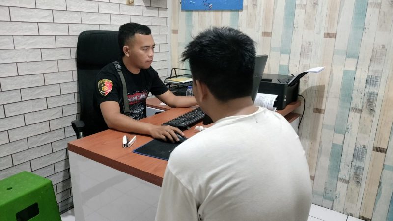 Kapolres Garut AKBP Rohman Yonky Dilatha, S.I.K, M.Si, melalui Kasat Res Narkoba Polres Garut AKP Jimy Ridwan Sihite mengatakan pelaku “DJ” (22) ditangkap di kediamannya di Kecamatan Cisewu Kabupaten Garut. Senin (30/10/2023).