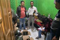 Sat Narkoba Polres Garut Kembali mengamankan ratusan miras (minuman keras) yang di sita di Wilayah Kecamatan Leles Garut, Rabu (1/11/2023) 20.00 Wib.