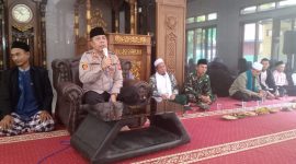 Bertempat di Kompleks Pondok Pesantren Nurul Huda Yaspinda Datar Kendal Desa Cisompet Kecamatan Cisompet Kabupaten, Polsek Cisompet Polres Garut turut hadir dalam kegiatan pengajian rutin bulanan dan peletakan batu pertama pembangunan gedung sekretariat MWC NU Kec. Cisompet Kab. Garut. Kamis (02/11/2023).