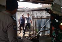 Polsek Tarogong Kidul Polres Garut menemukan seseorang yang meninggal dunia dalam keadaan meninggal dunia dengan posisi menggantung diri.
