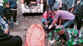 Polsek Cikajang Polres Garut lakukan Cek TKP Temu Mayat Laki laki. Lokasi penemuan mayat berjenis kelamin Laki laki di pinggir jalan Kampung Cimanuk Rt.01 Rw.07 Desa Mekarsari Kecamatan Cikajang Kab. Garut. Sabtu (4/11/2023) pukul 04.30 Wib.