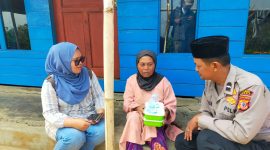 Kapolsubsektor Cigedug Polsek Cigedug Polres Garut melakukan pengamanan dan monitoring penyaluran Bantuan Pemberian makanan untuk Lansia. 
