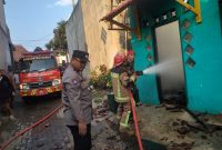 Rumah milik H.Dadan warga Kampung Sirnarasa yang berukuran 10m x 12m tersebut dilaporkan terbakar pada hari Senin tanggal 06 November 2023 sekitar pukul 16.00 WIB.