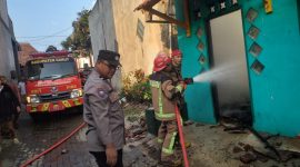 Rumah milik H.Dadan warga Kampung Sirnarasa yang berukuran 10m x 12m tersebut dilaporkan terbakar pada hari Senin tanggal 06 November 2023 sekitar pukul 16.00 WIB.