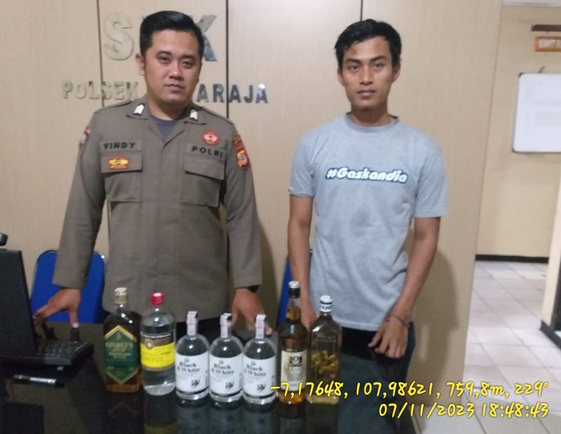Masih dalam rangka memberantas maraknya peredaran minuman keras di Kecamatan Wanaraja, Polsek Wanaraja Polres Garut gencar laksanakan Operasi Pekat (penyakit masyarakat) dengan sasaran minuman keras. Selasa (07/11/2023).