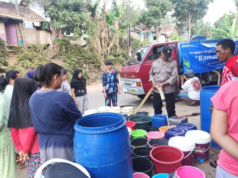 Pada hari Rabu tanggal 08 November 2023 sekitar pukul 10.00 WIB,  Polsubsektor Cigedug Polsek Bayongbong Polres Garut yang didampingi oleh PT. PNM ( Permodalan Nasional Mandiri ), dan tokoh masyarakat Kampung Baruear Lebak Desa Sindangsari Kecamatan Cigedug Kabupaten Garut.