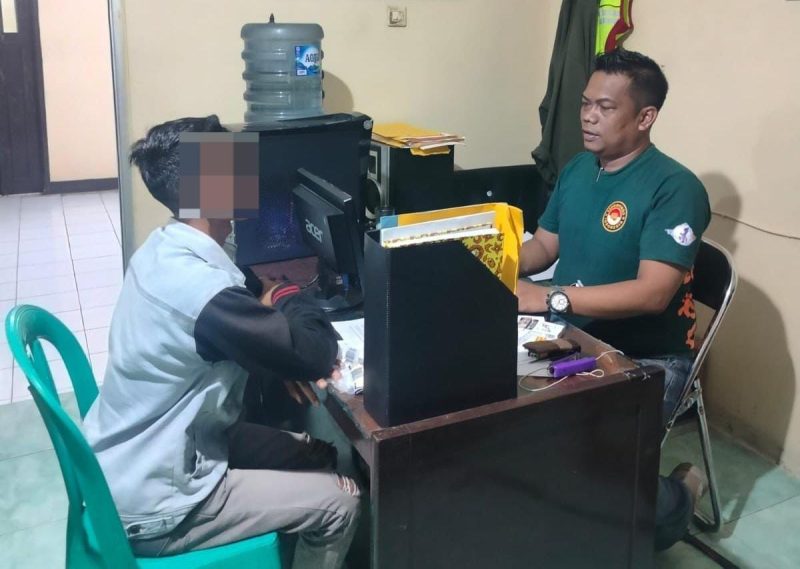 Polsek Pasirwangi Polres Garut tangani perkara dugaan tindak pidana penganiayaan yang dilakukan secara bersama-sama di Jl. Raya Kp. Malati Desa Padaasih Kec. Pasirwangi Kab. Garut.
