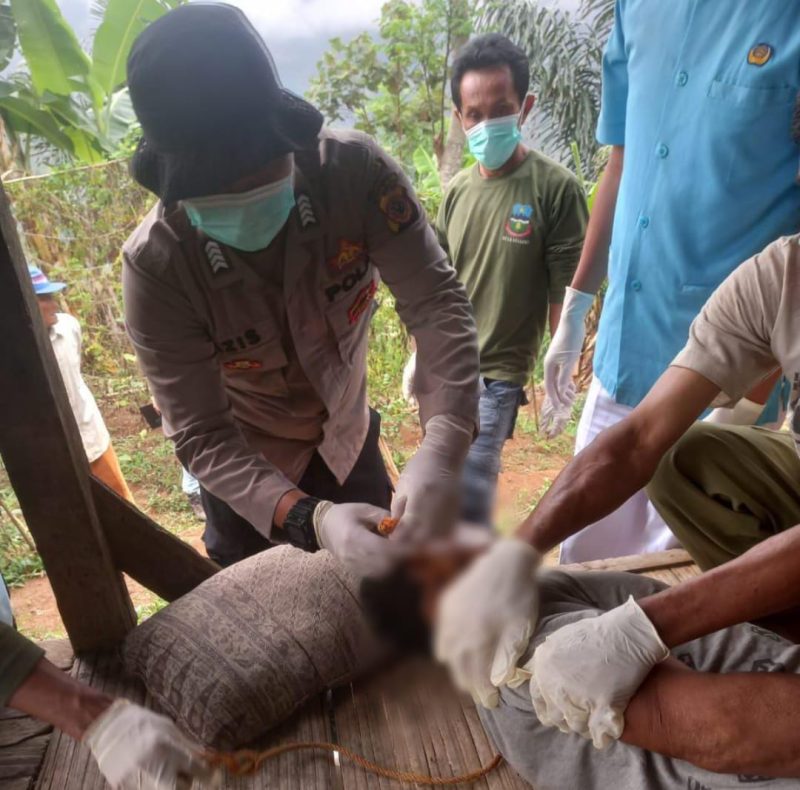 Warga Kampung Tegal Pasir Desa Selaawi Kecamatan Talegong dikejutkan oleh peristiwa bunuh diri, Minggu (12/11/2023).