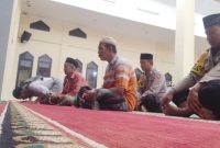 Polsek Pasirwangi Polres Garut melaksanakan kegiatan safari ibadah Shalat Subuh berjamaah bersama warga Kec. Pasirwangi Kab. Garut.
