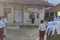 Kapolres Garut AKBP Rohman Yonky Dilatha, S.I.K, M.Si, menginstruksikan seluruh personil Polres Garut beserta Polsek jajaran untuk melaksanakan program Polres Garut Police Goes To School. Senin (13/11/2023).                              