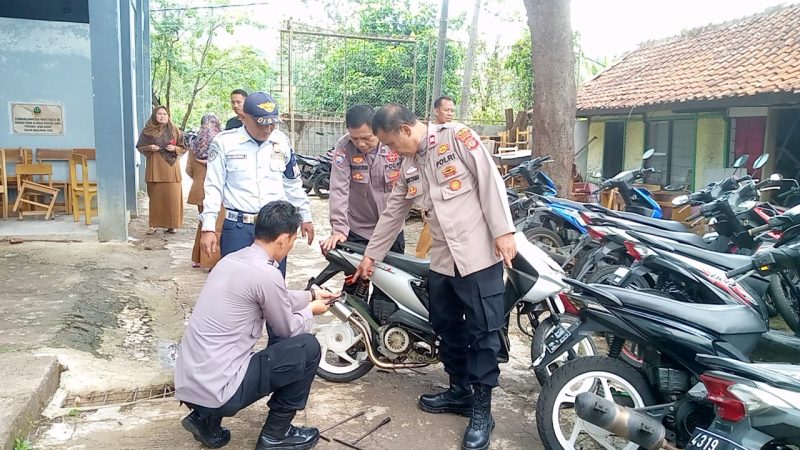 Dalam rangka pemeliharaan kamtibmas dan menciptakan situasi keamanan dan ketertiban masyarakat yang kondusif.  Polsek Cisompet Polres Garut melaksanakan operasi penertiban knalpot bising di Wilayah hukum Polres Garut. Senin (13/11/2023).