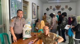 Polsek Karangpawitan Polres Garut lakukan monitoring penyaluran bantuan pangan berupa beras bulog dari pemerintah tahun 2023 untuk warga Kelurahan Suci Kaler Kecamatan Karangpawitan Kabupaten Garut. Senin (13/11/2023).