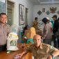 Polsek Karangpawitan Polres Garut lakukan monitoring penyaluran bantuan pangan berupa beras bulog dari pemerintah tahun 2023 untuk warga Kelurahan Suci Kaler Kecamatan Karangpawitan Kabupaten Garut. Senin (13/11/2023).