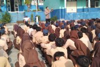 Kapolres Garut AKBP Rohman Yonky Dilatha, S.I.K, M.Si, menginstruksikan seluruh personil Polres Garut beserta Polsek jajaran untuk melaksanakan program Polres Garut Police Goes To School. Selasa (14/11/2023).                               